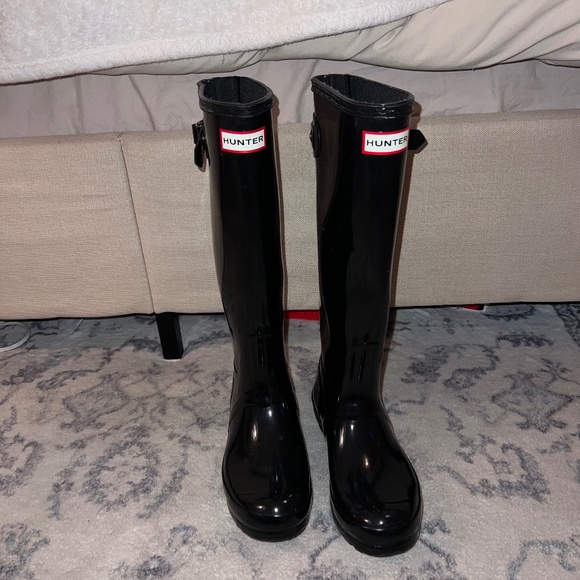 Women’s Hunter Tall Gloss Rain Boots - Picture 1 of 5